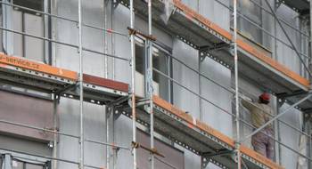 Fassade mit Gerüst